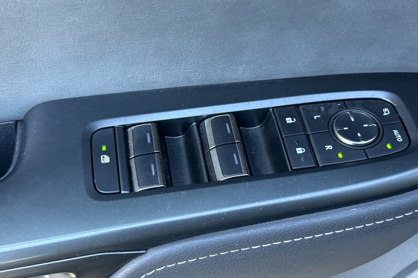 Used 2023 Lexus RZ 450e Premium w/ Technology Package image 13