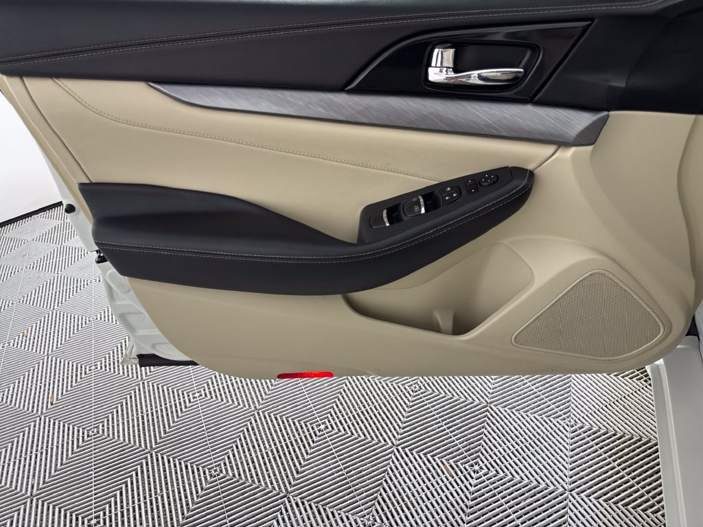 Used 2018 Nissan Maxima 3.5 SV FWD image 9
