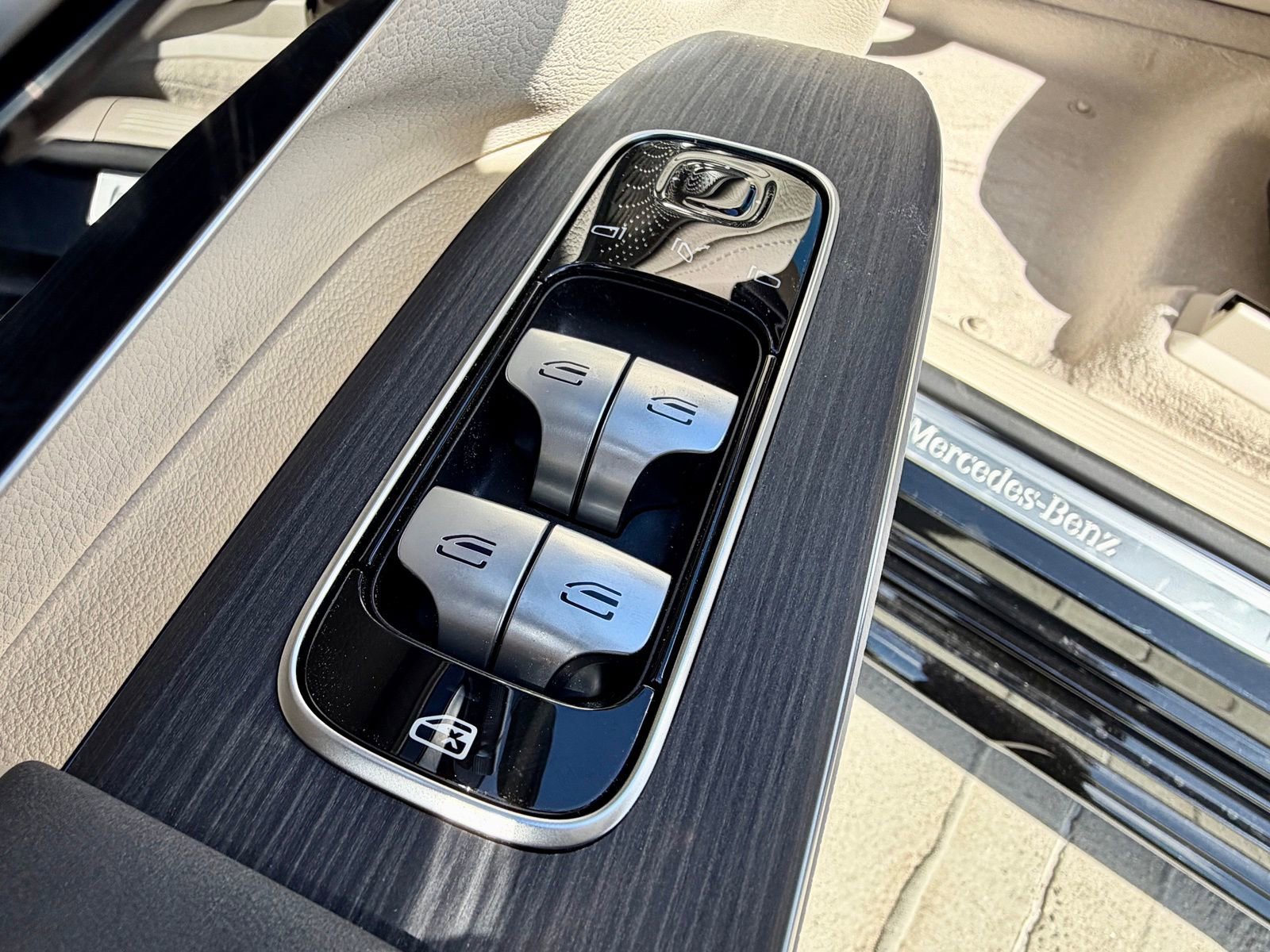 New 2026 Mercedes-Benz EQS 550 4MATIC SUV image 17