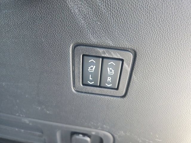 Used 2023 Chevrolet Traverse High Country FWD image 4