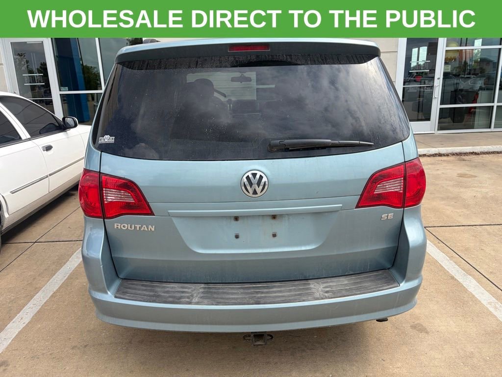Used 2009 Volkswagen Routan SE FWD image 3