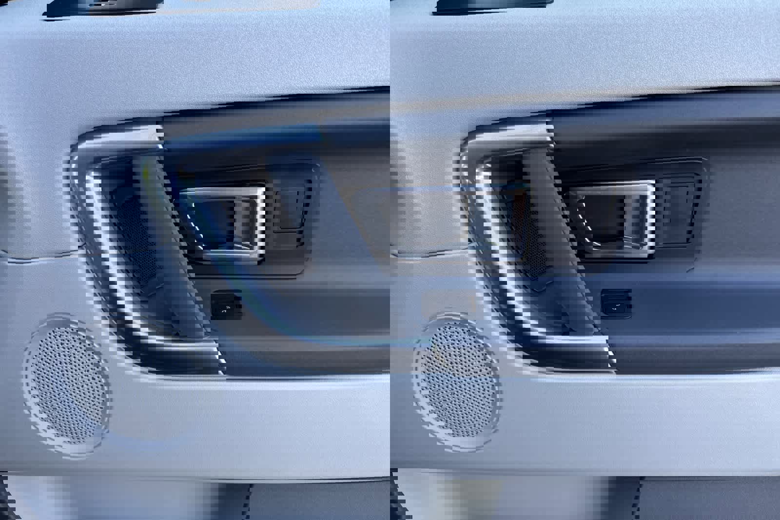 Used 2017 Land Rover Discovery Sport SE image 19