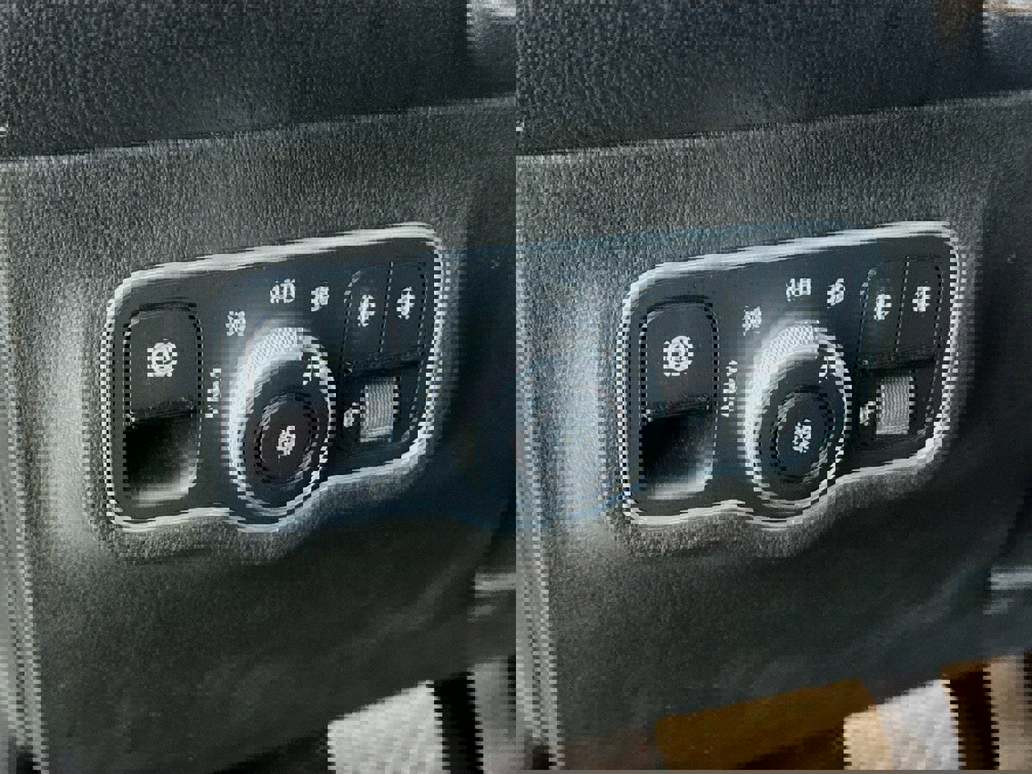 Used 2020 Mercedes-Benz GLB 250 4MATIC image 13