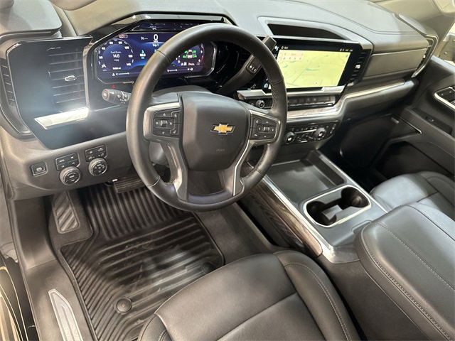 Used 2025 Chevrolet Silverado 2500 LTZ w/ LTZ Convenience Package image 10