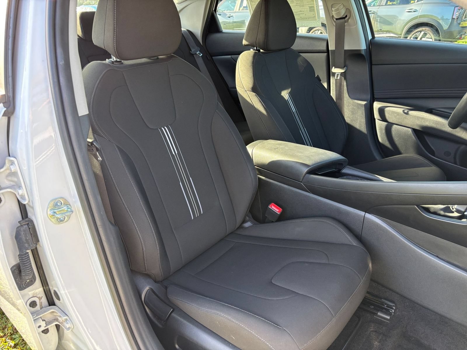 Used 2025 Hyundai Elantra SEL FWD image 38