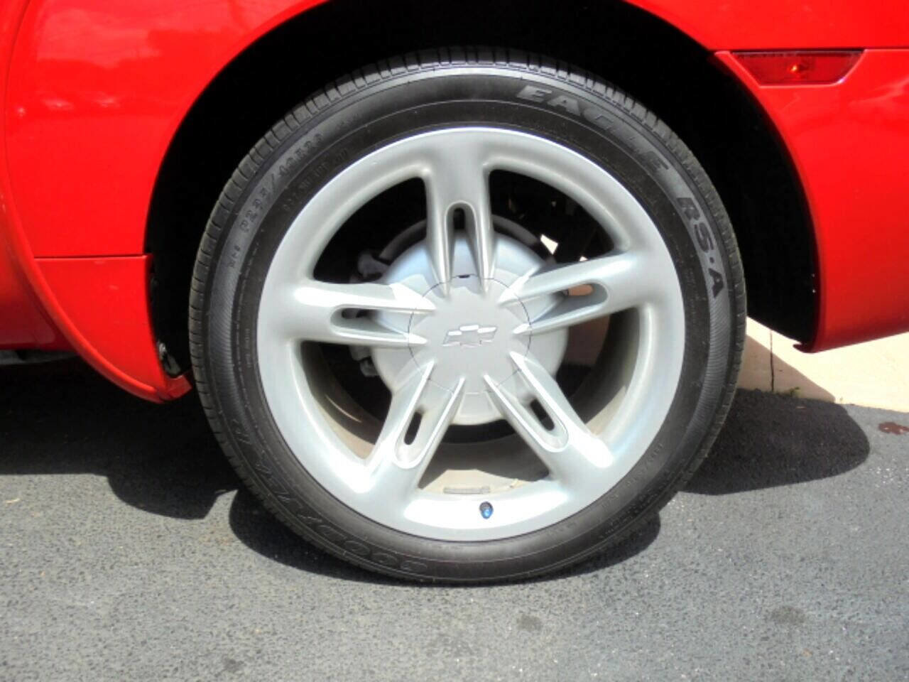 Used 2005 Chevrolet SSR w/ Preferred Equipment Group RWD image 25