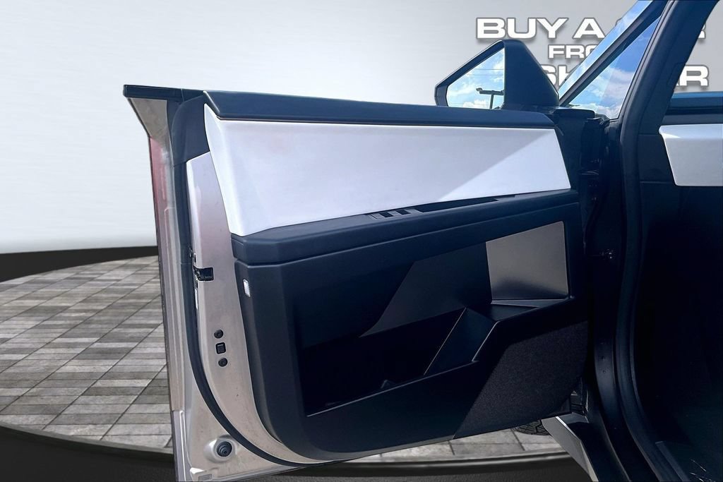 Used 2024 Tesla Cybertruck AWD Crew Cab image 23