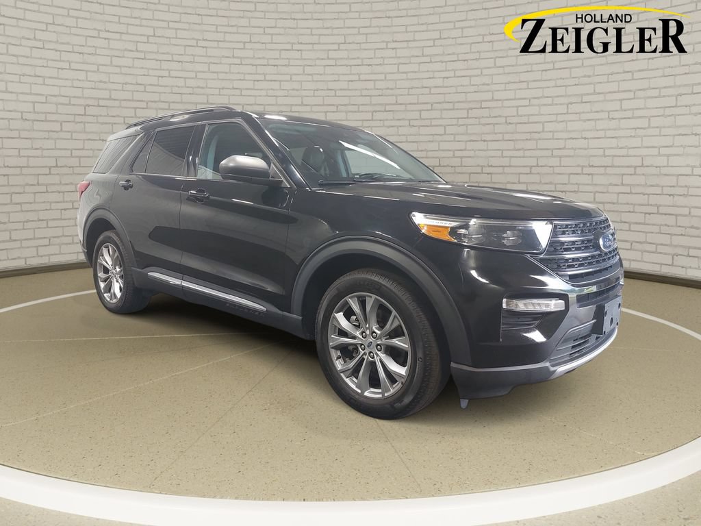 Used 2022 Ford Explorer XLT w/ Equipment Group 202A AWD/4WD image 3
