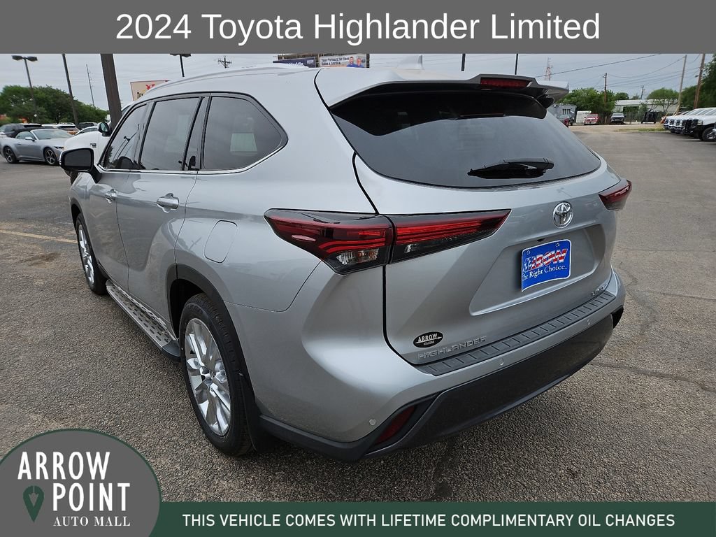 Used 2024 Toyota Highlander Limited FWD image 9