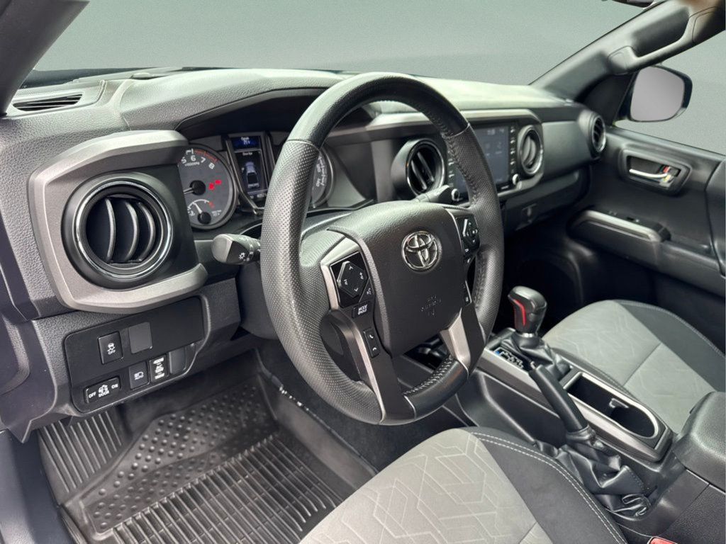 Used 2023 Toyota Tacoma TRD Sport AWD/4WD image 17