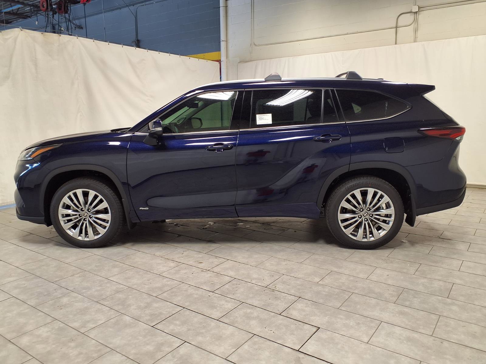New 2026 Toyota Highlander Platinum AWD/4WD image 6