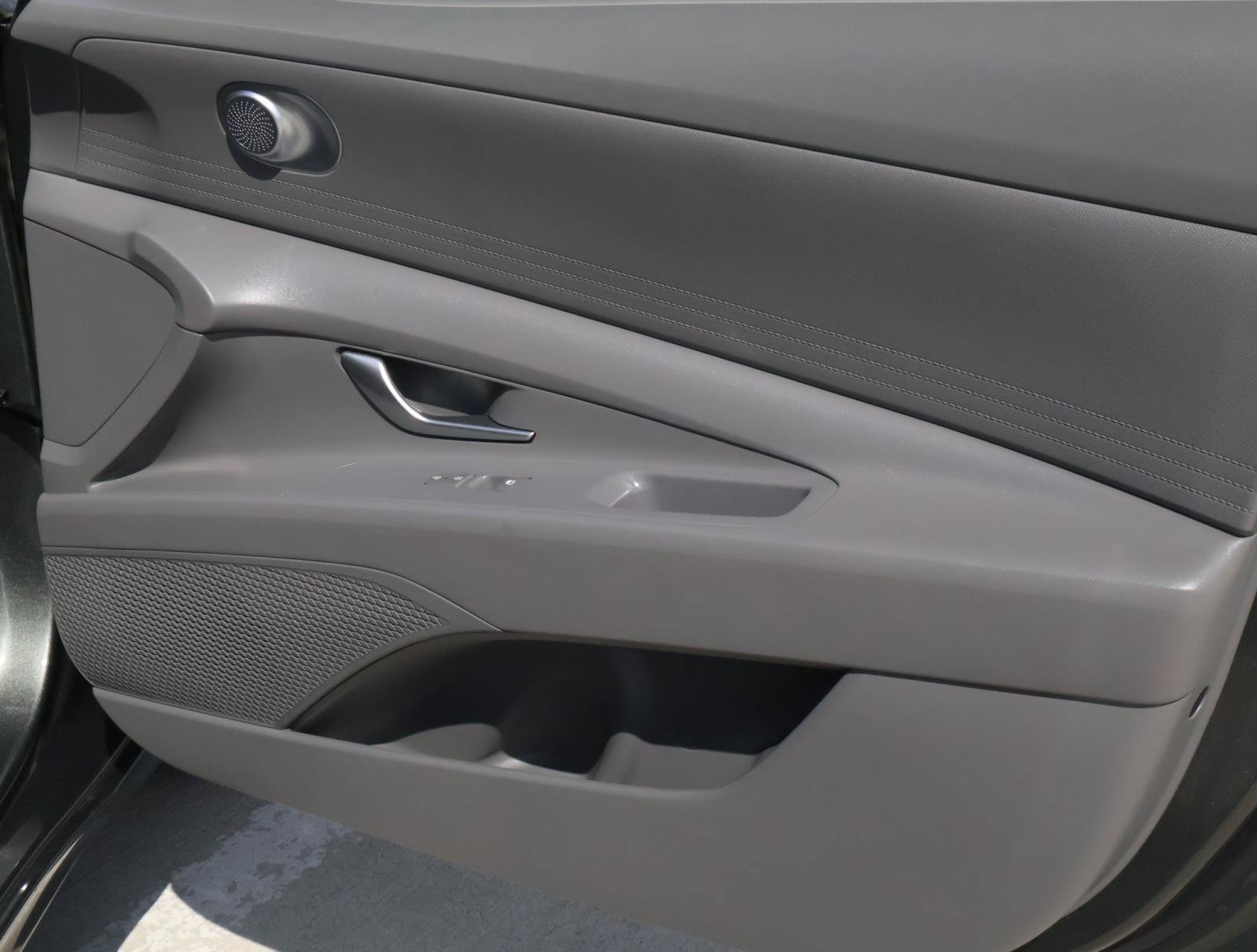 Used 2024 Hyundai Elantra SE FWD image 15