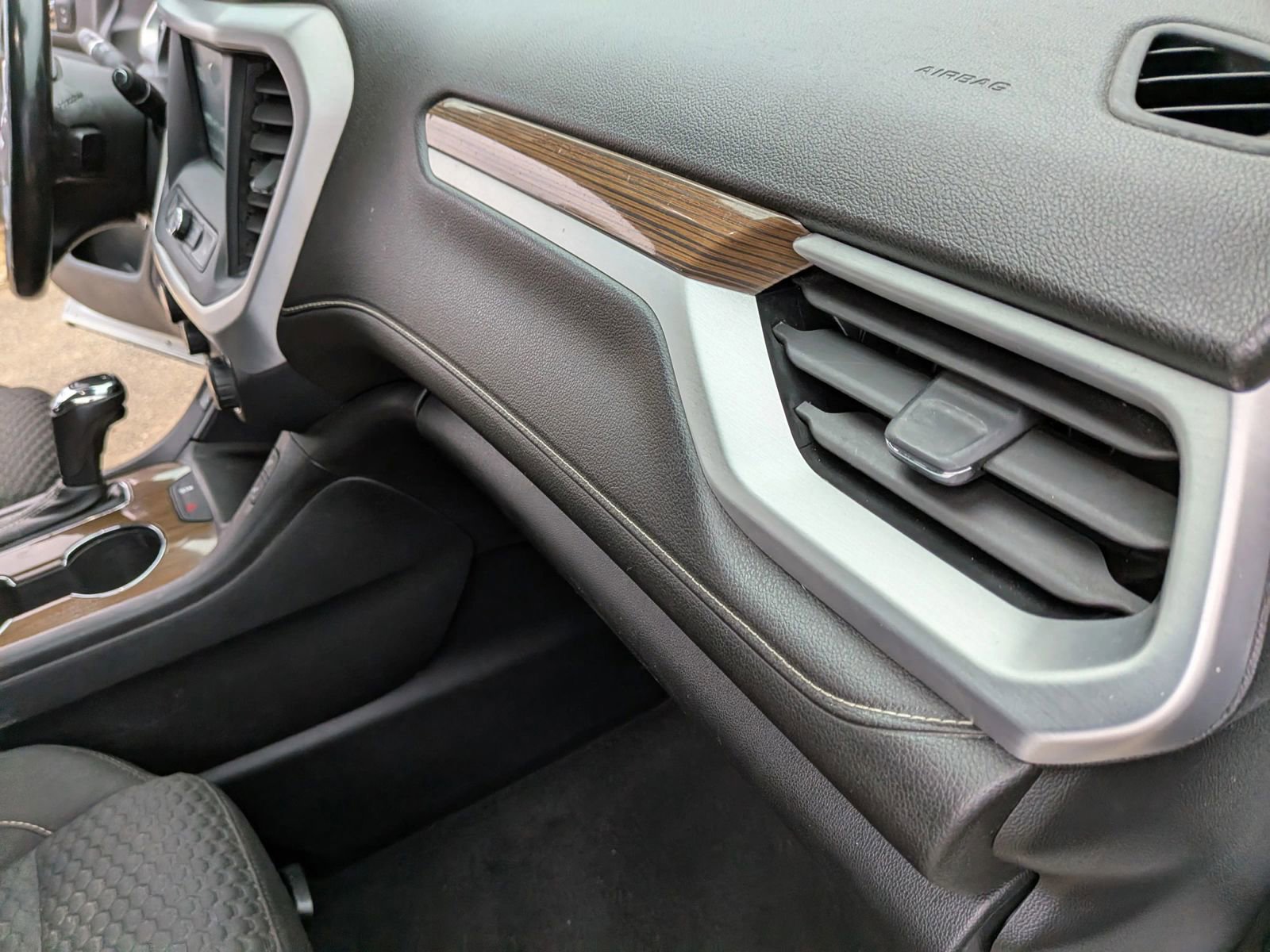 Used 2019 GMC Acadia SLE image 41