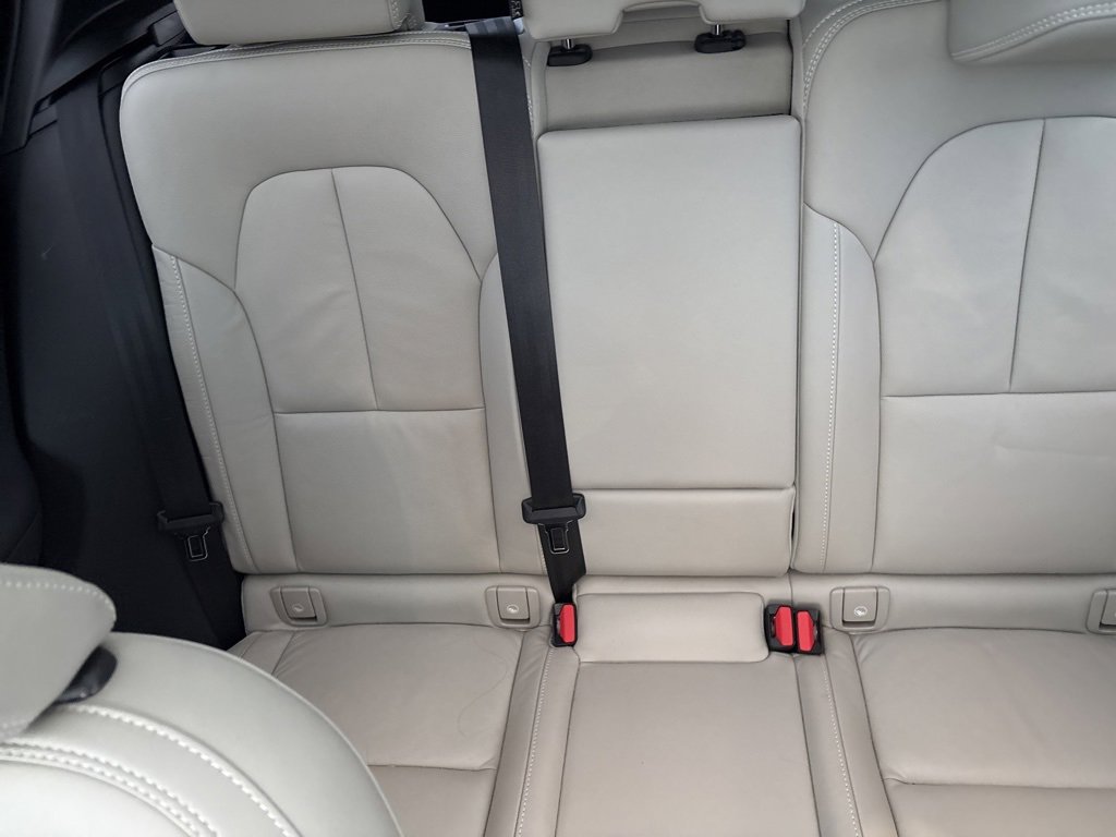 Certified 2023 Volvo XC40 B5 Plus w/ Protection Package Premier image 28