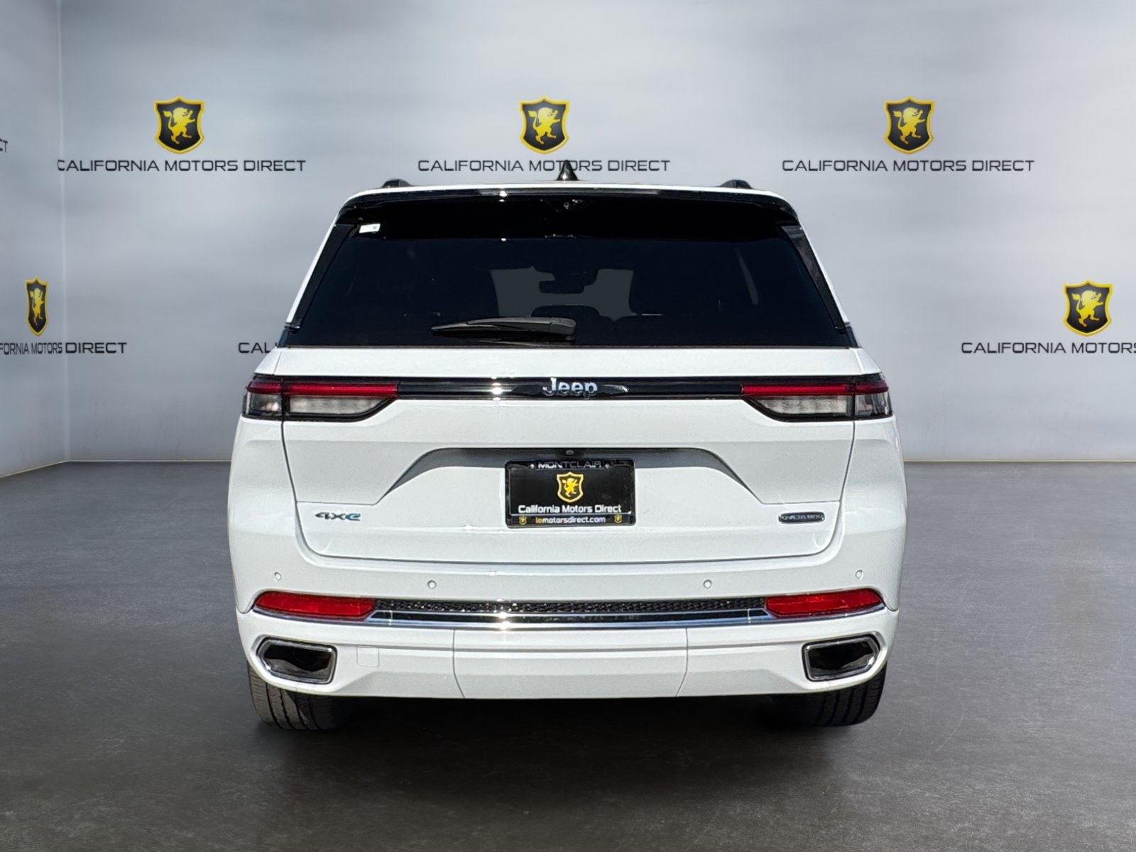 Used 2023 Jeep Grand Cherokee Overland w/ Advanced Protech Group III AWD/4WD image 4