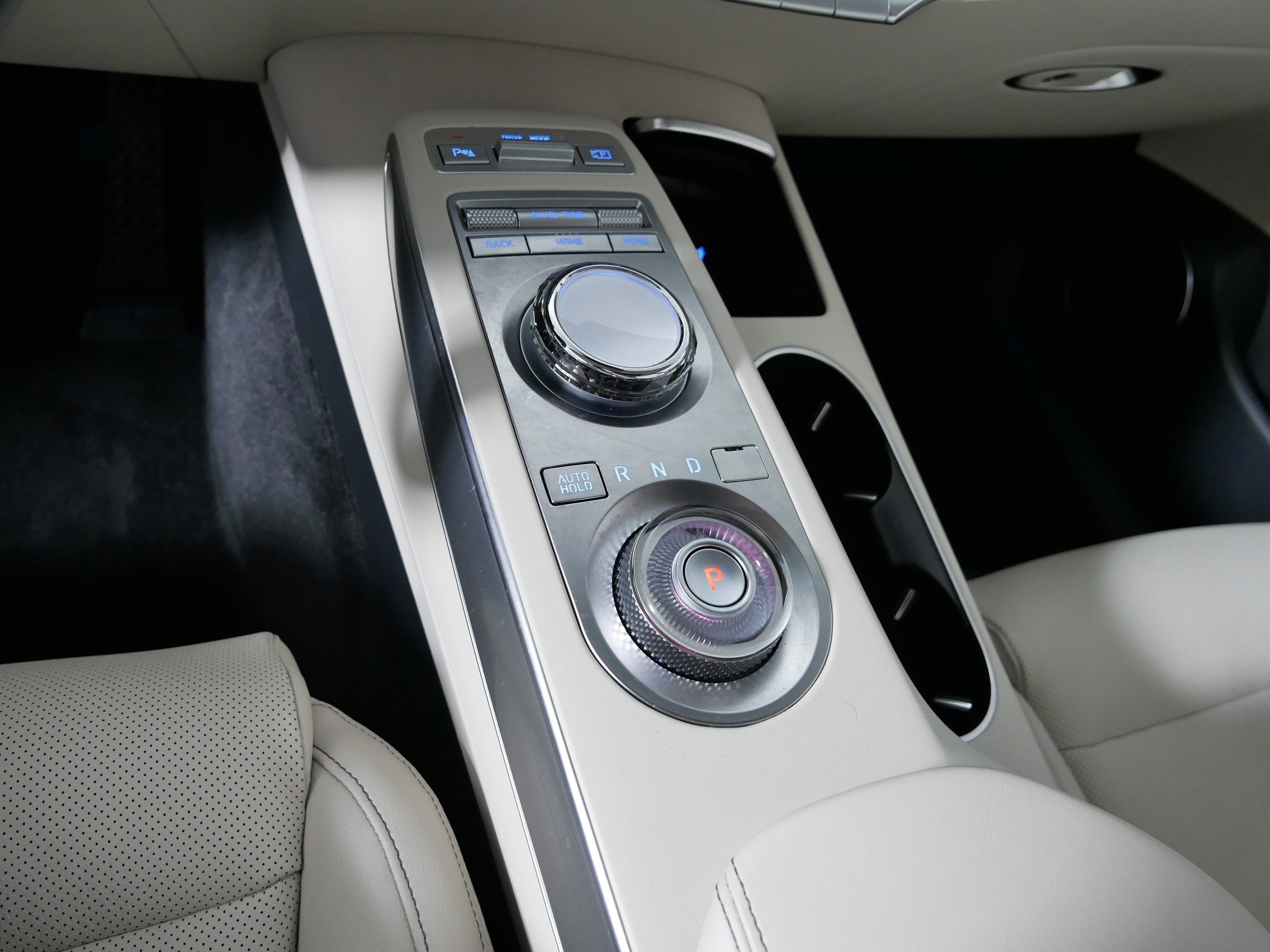 Used 2025 Genesis GV70 2.5T w/ Select Package AWD/4WD image 24