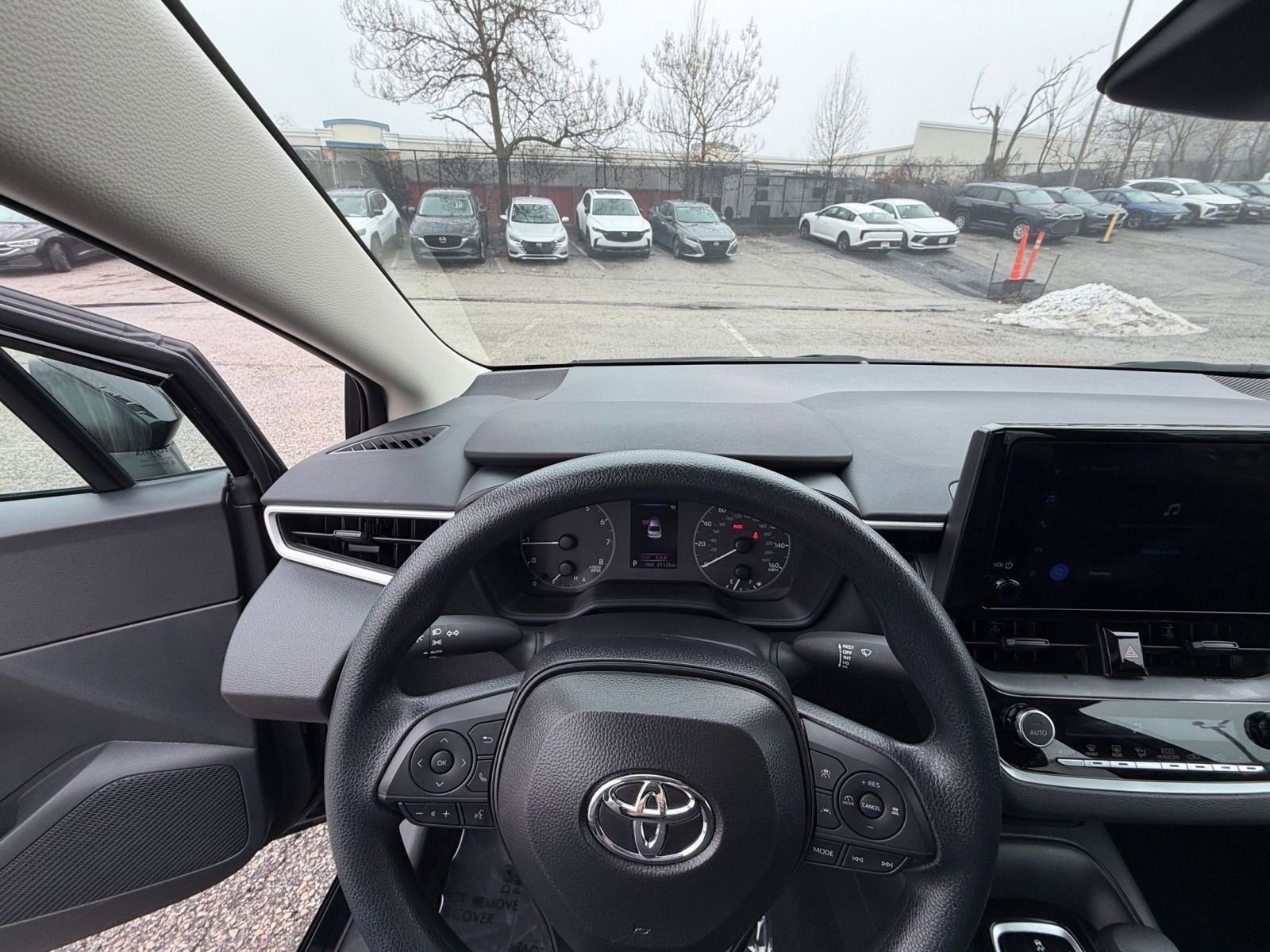 Used 2025 Toyota Corolla LE image 33