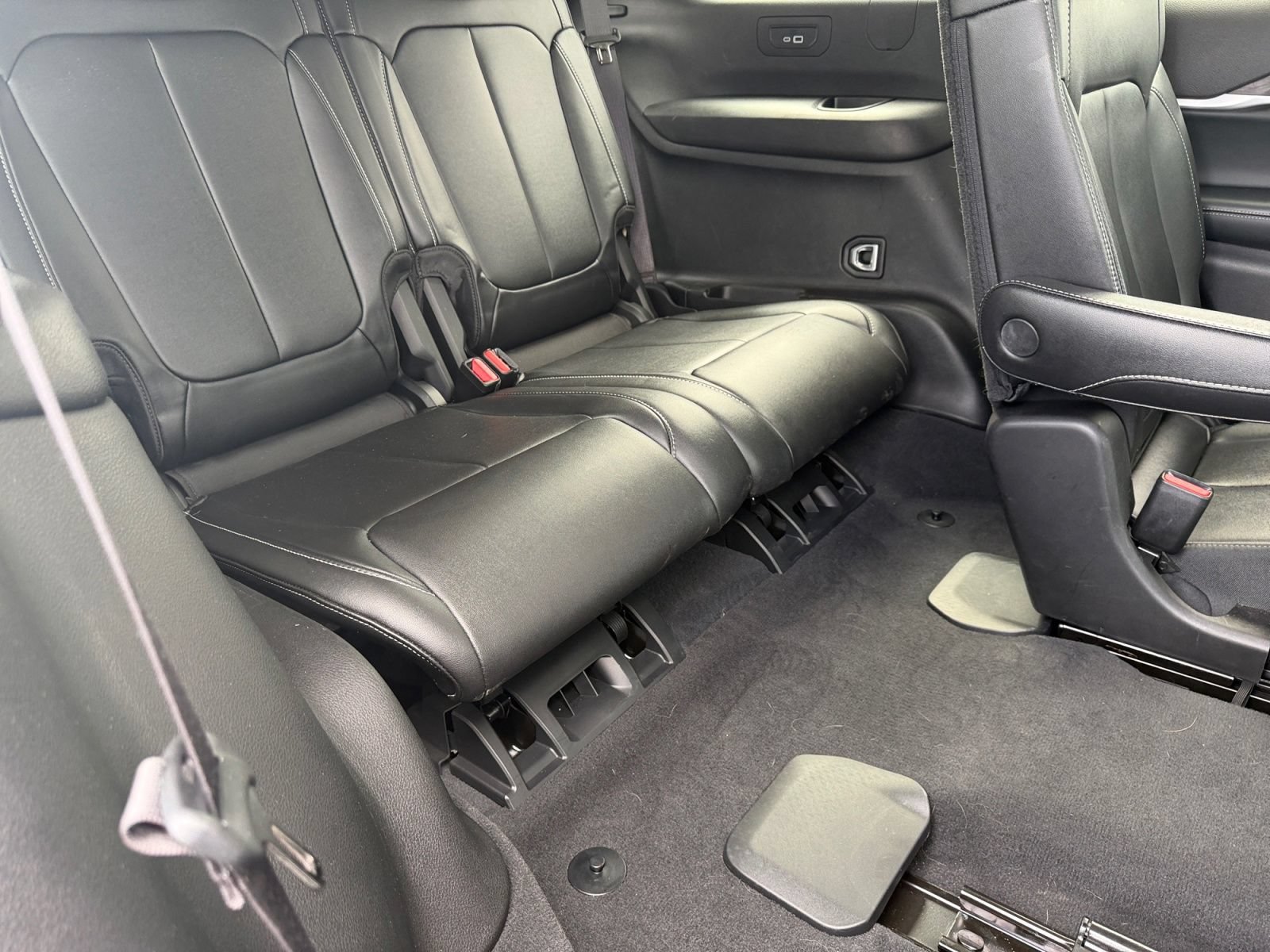 Used 2023 Jeep Grand Cherokee L Limited w/ Luxury Tech Group II AWD/4WD image 19