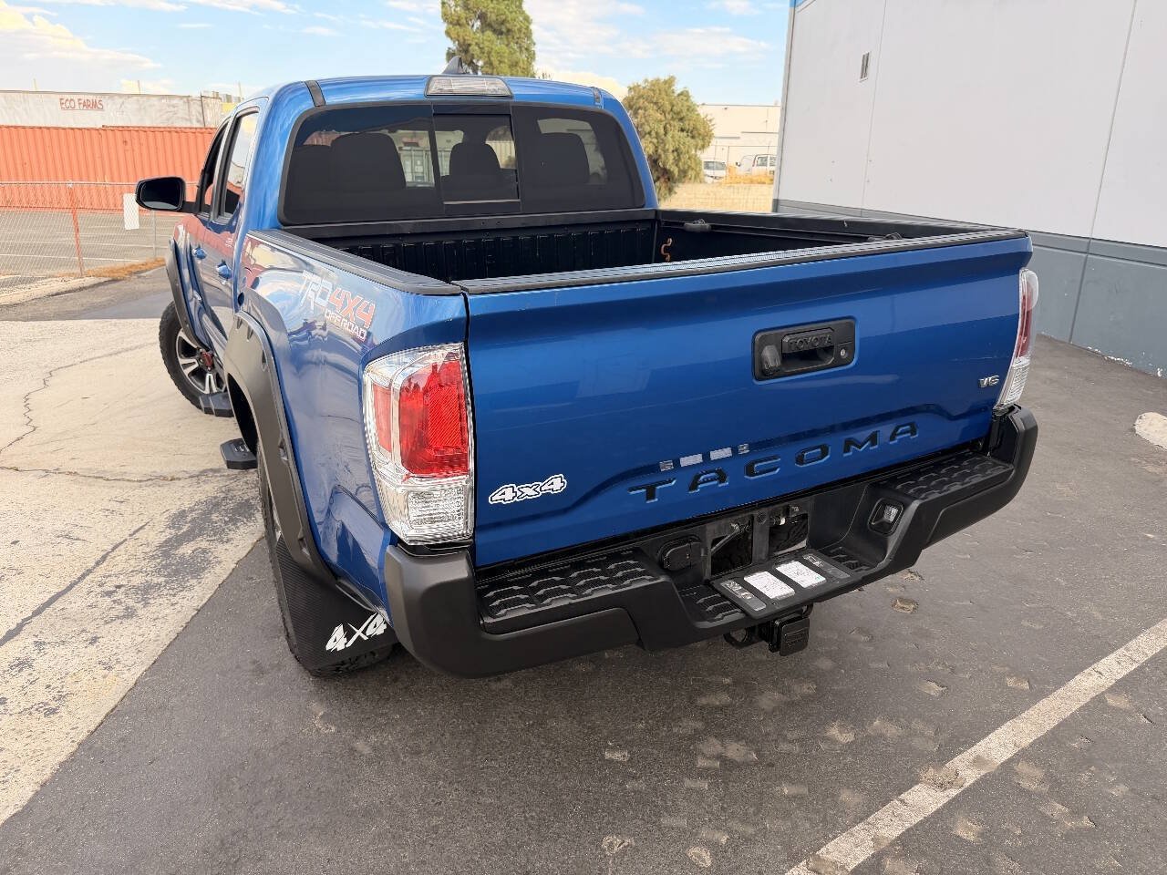 Used 2017 Toyota Tacoma TRD Off-Road AWD/4WD image 11