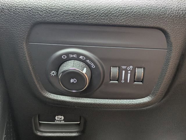 Used 2024 Jeep Grand Cherokee L Limited w/ Black Appearance Package image 23