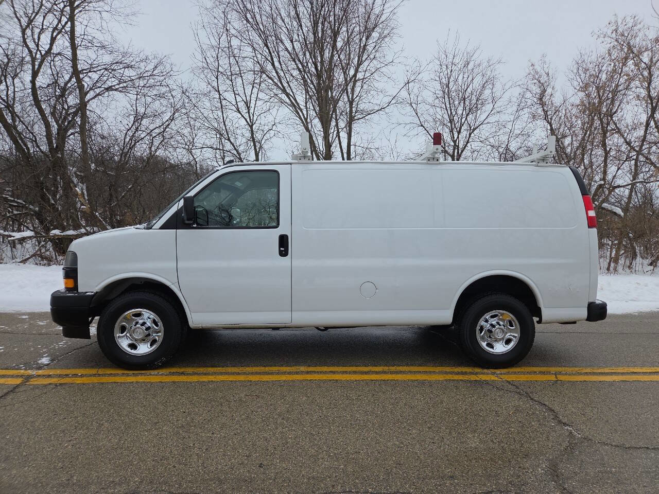 Used 2019 Chevrolet Express 3500 w/ Driver Convenience Package image 3