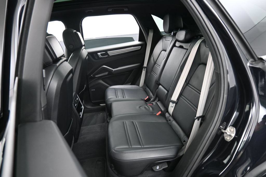 Certified 2022 Porsche Cayenne Platinum Edition AWD/4WD image 25