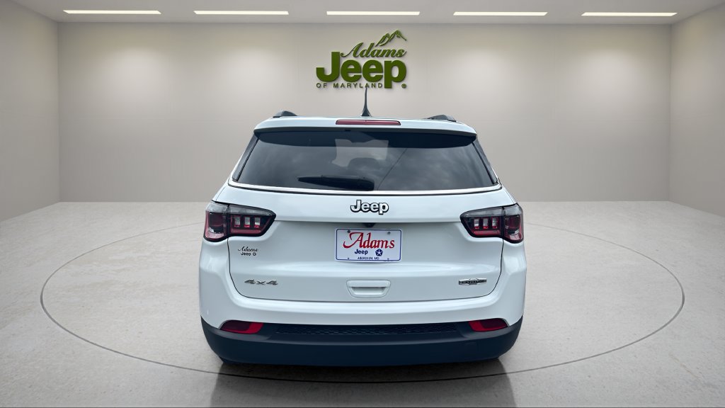 Used 2025 Jeep Compass Latitude w/ Sun & Sound Group AWD/4WD image 5