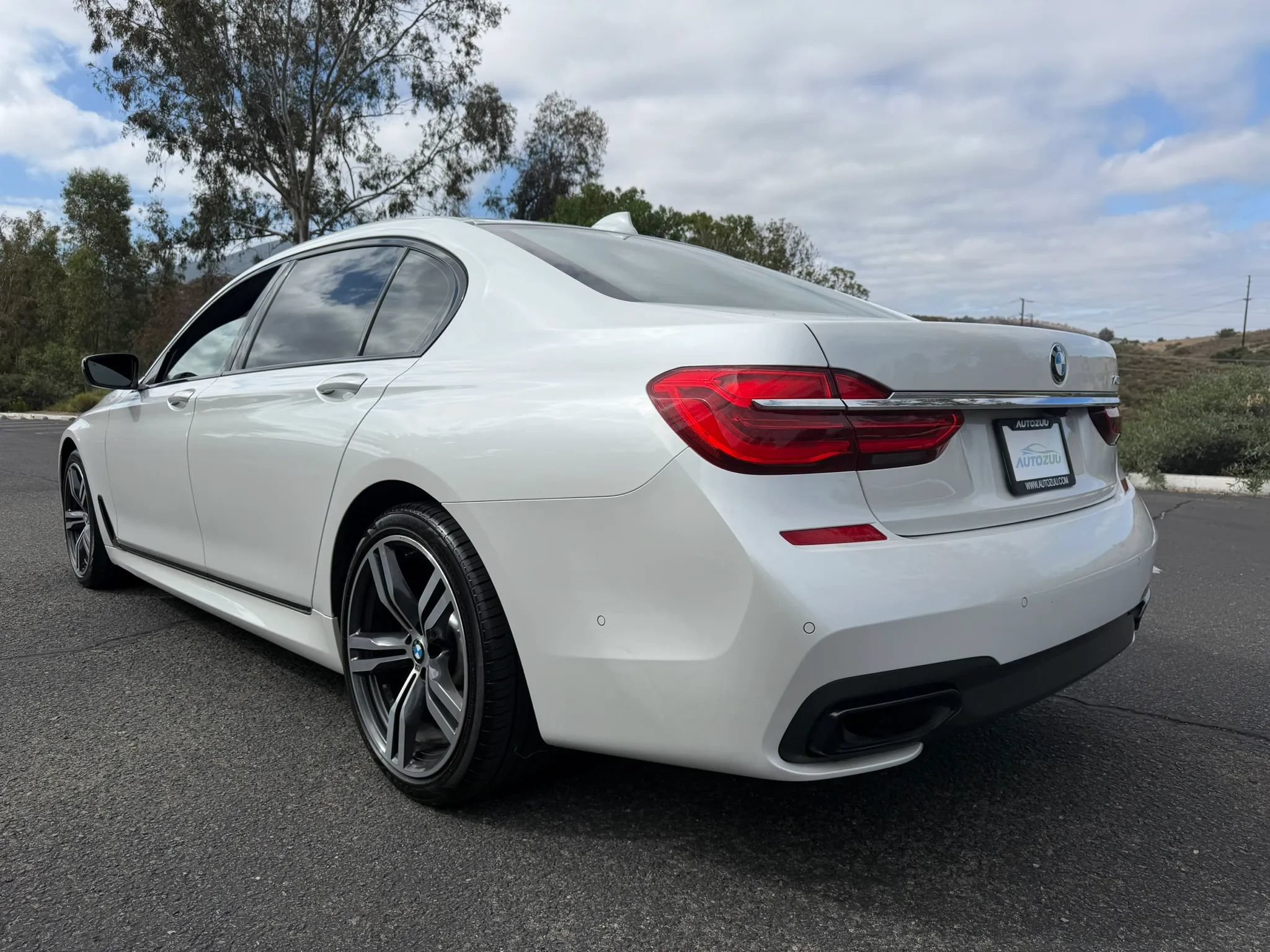 Used 2017 BMW 740i RWD image 3