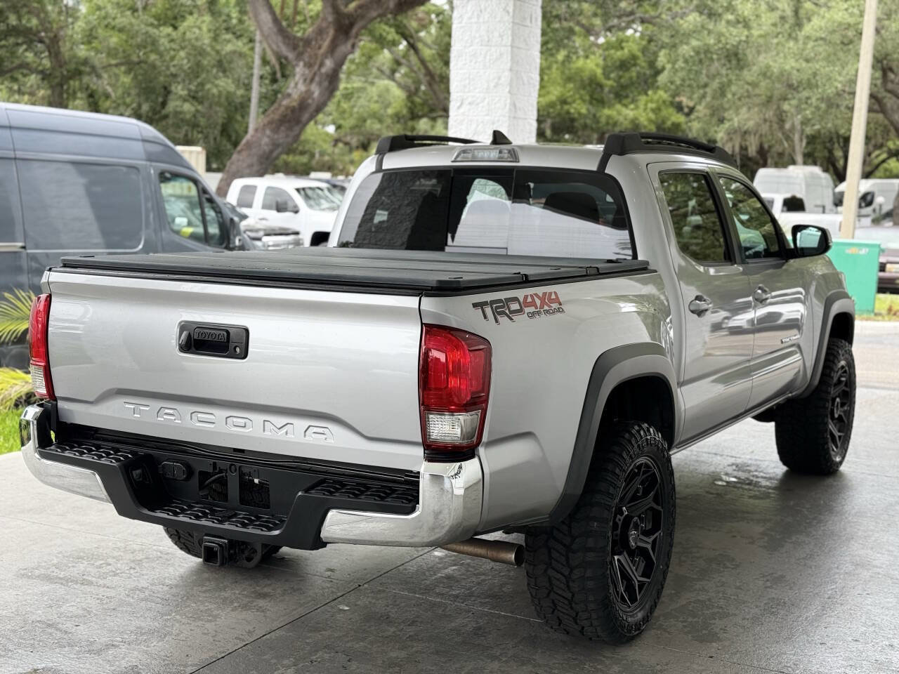 Used 2017 Toyota Tacoma TRD Off-Road w/ Tow Package (A/T) image 8