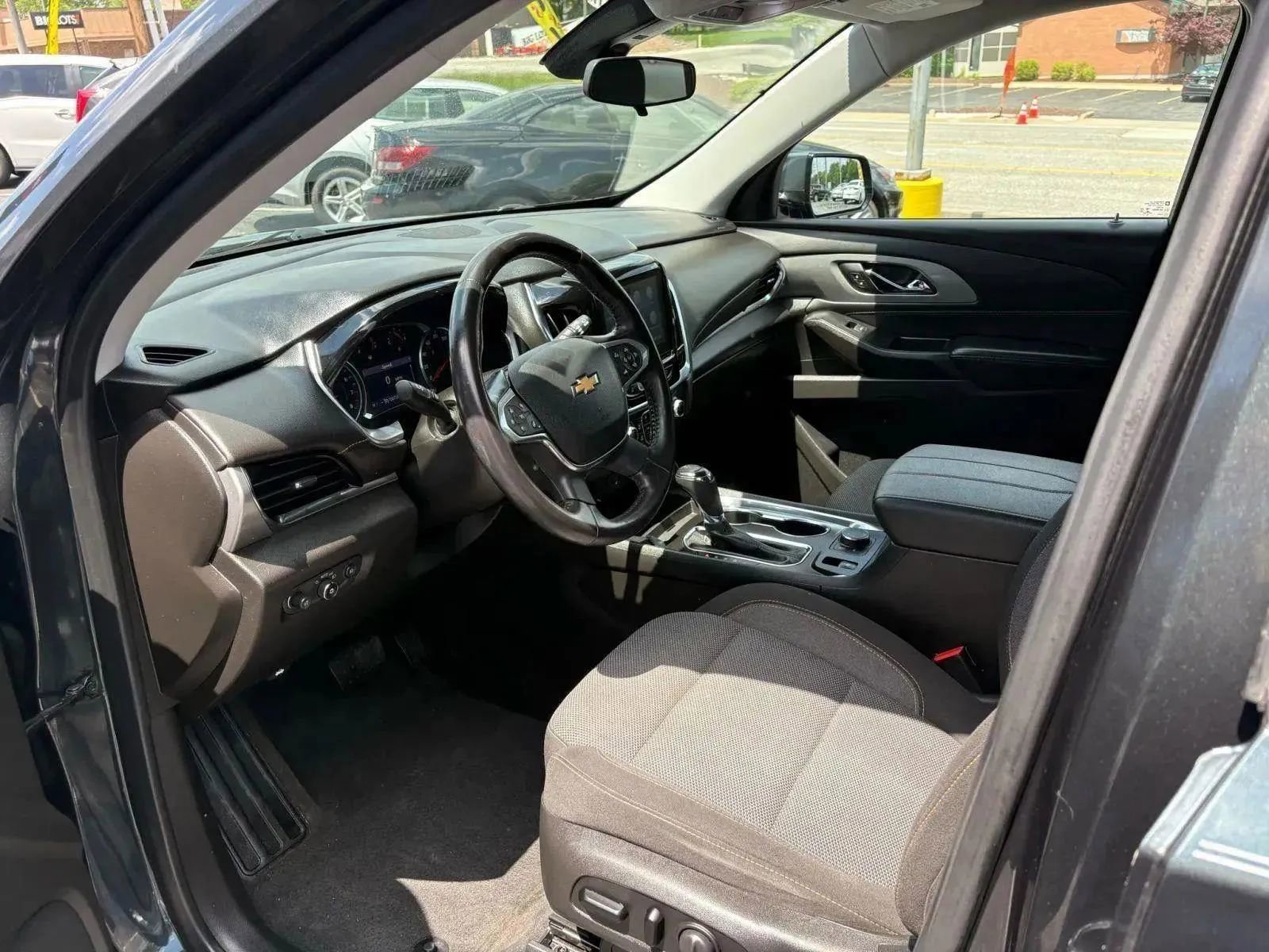 Used 2020 Chevrolet Traverse LT w/ Driver Confidence II Package image 3
