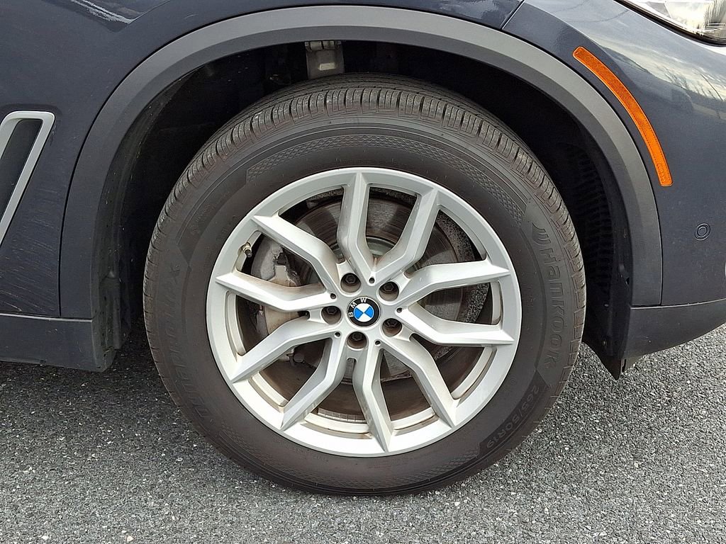 Used 2022 BMW X5 xDrive40i w/ Parking Assistance Package image 9