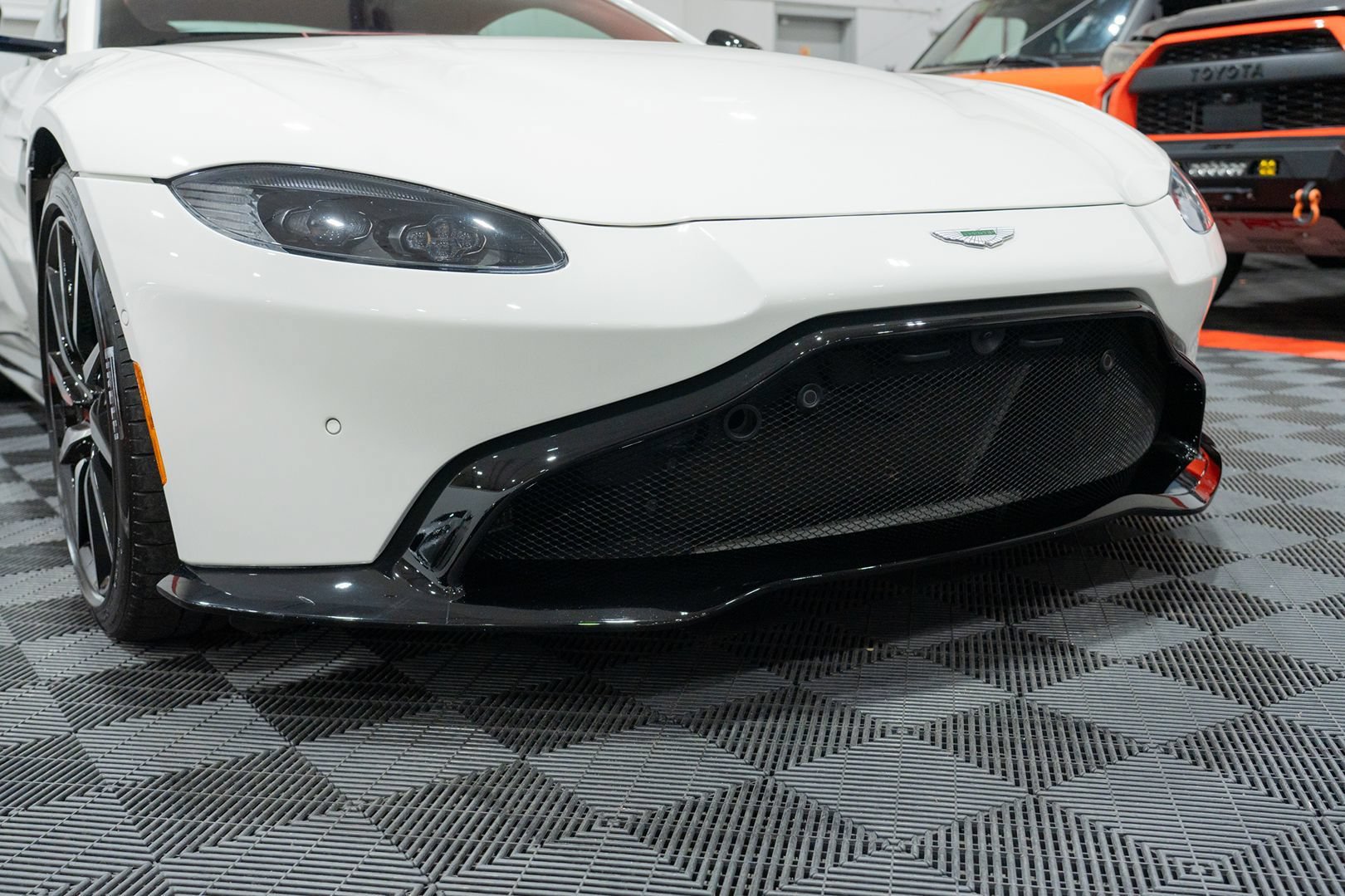 Used 2019 Aston Martin V8 Vantage Coupe RWD image 14