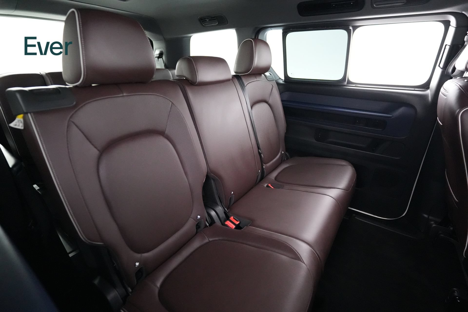 Used 2025 Volkswagen ID. Buzz Pro S RWD image 5
