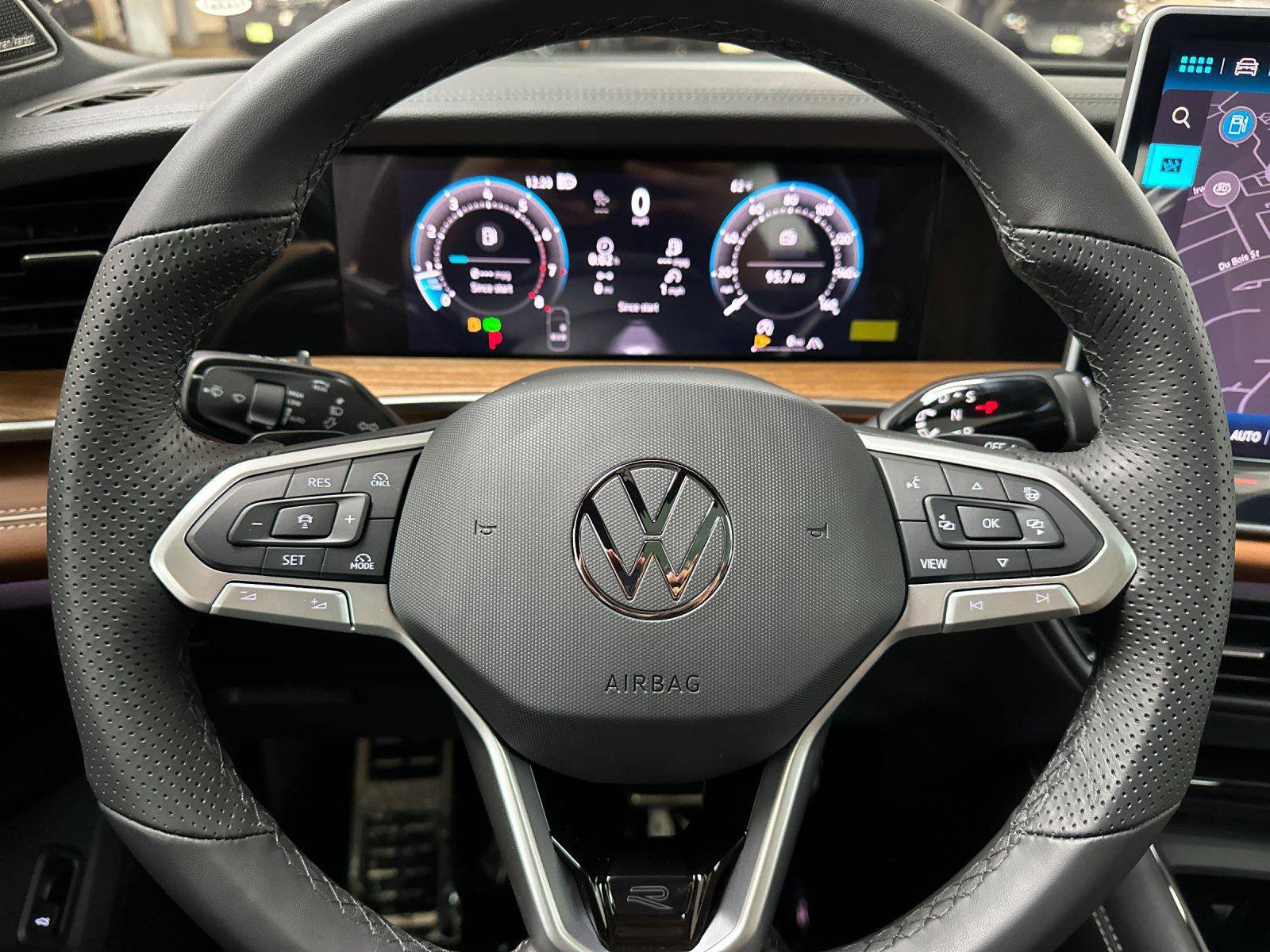 New 2026 Volkswagen Tiguan SEL R-Line AWD/4WD image 23