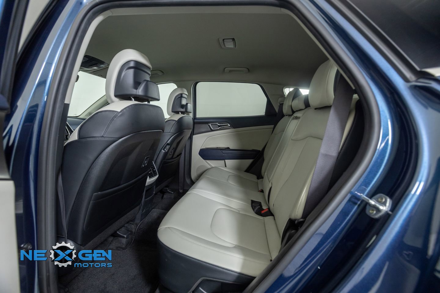 Used 2023 Kia Sportage EX image 27