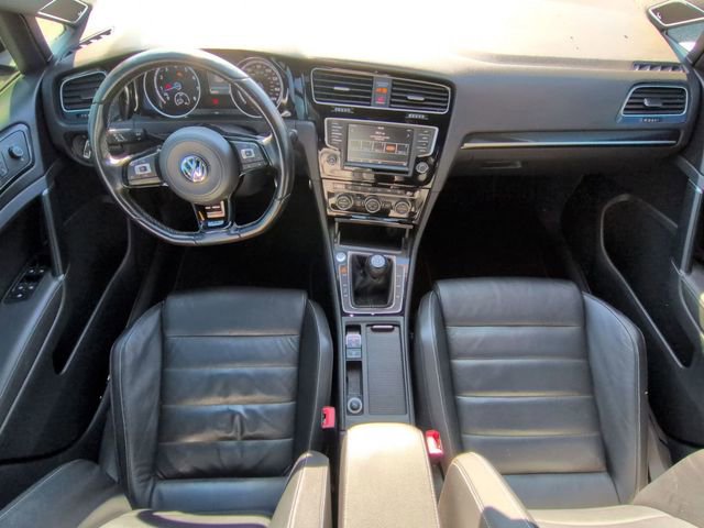 Used 2017 Volkswagen Golf 4-Door image 25