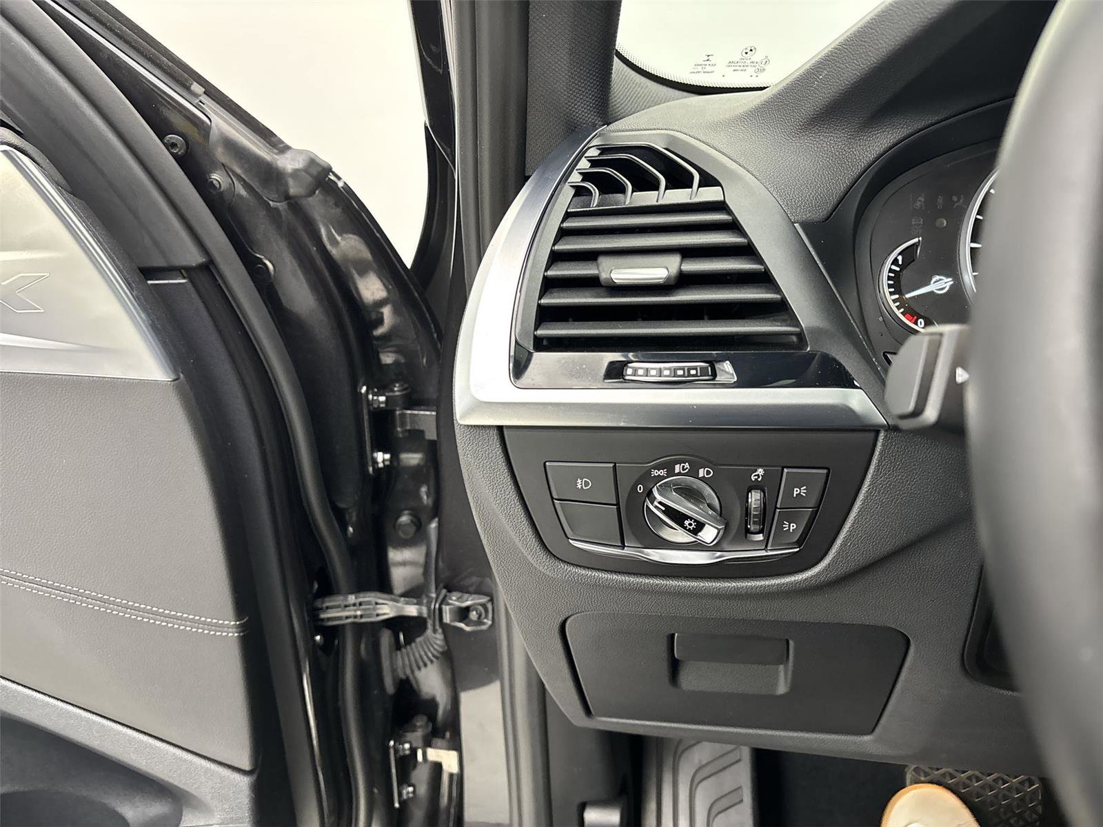 Used 2018 BMW X3 xDrive30i AWD/4WD image 31