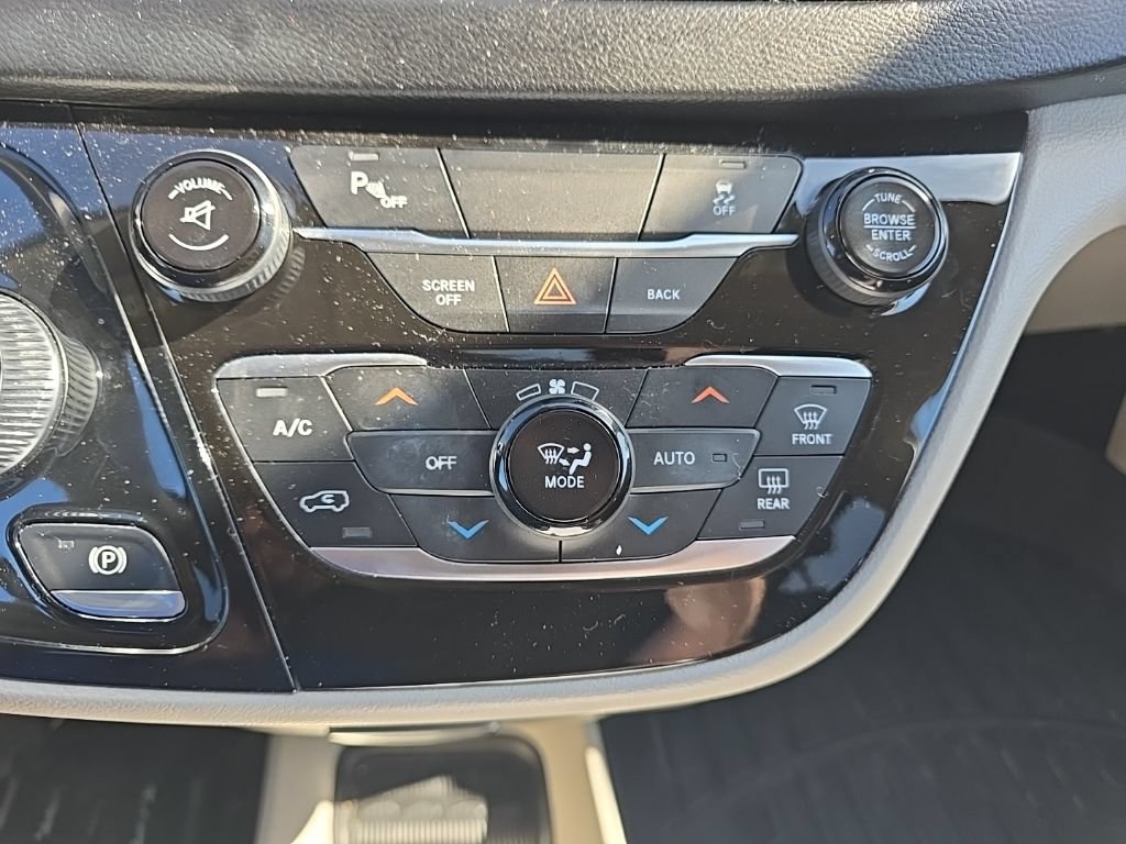 Used 2017 Chrysler Pacifica Touring-L Plus w/ Tire & Wheel Group FWD image 27