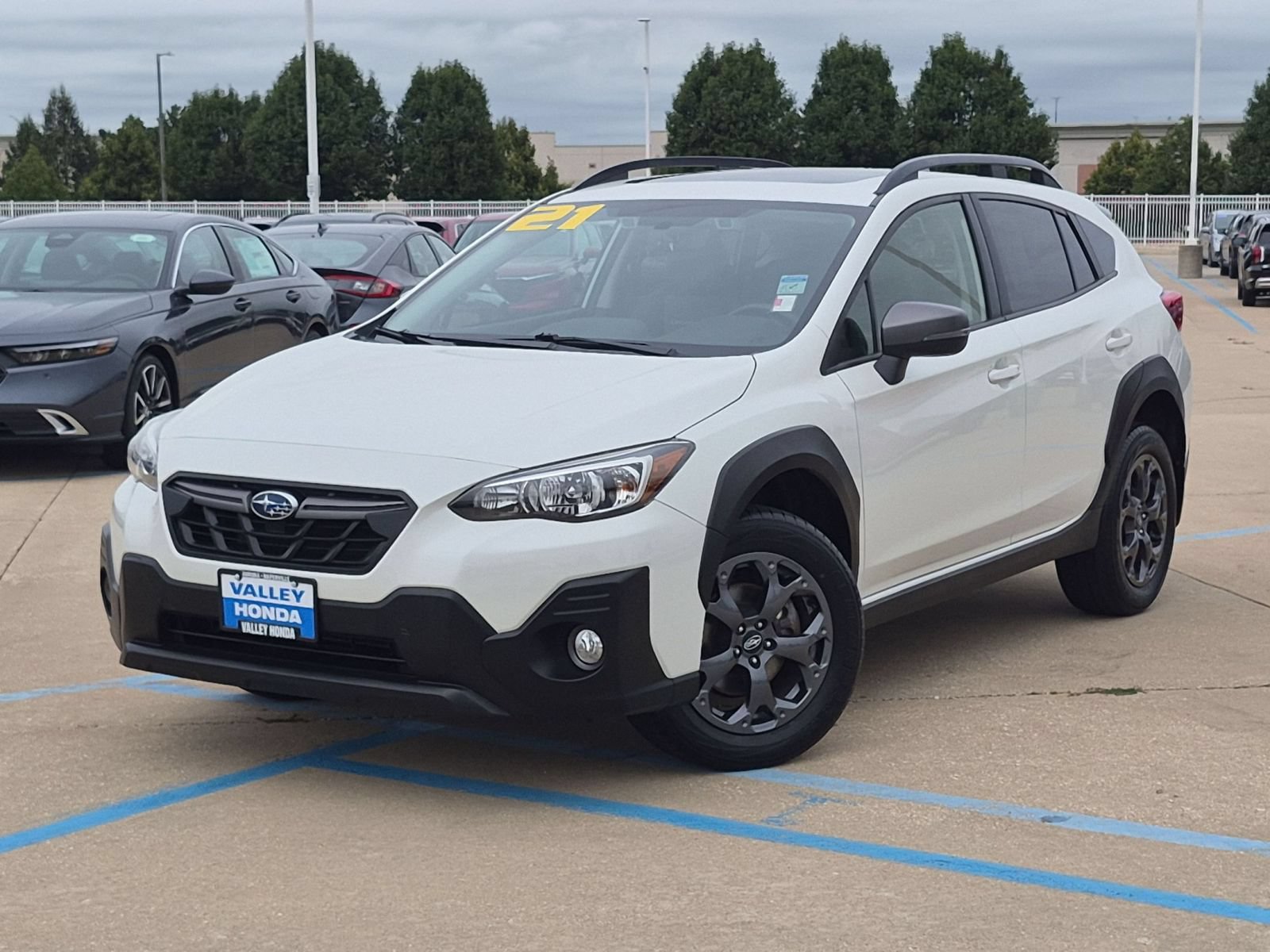 Used 2021 Subaru Crosstrek 2.5i Sport w/ Moonroof Package AWD/4WD image 2