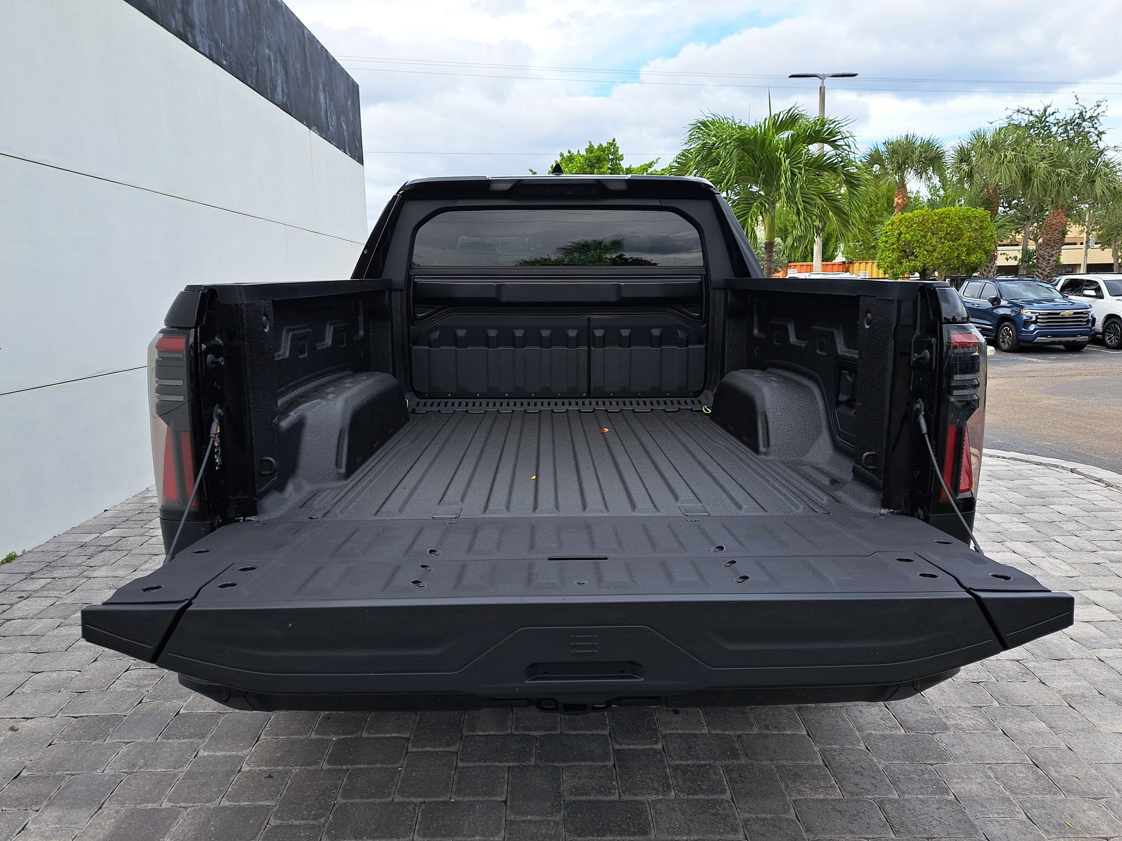 New 2026 GMC Sierra EV Elevation w/ Premium Package AWD/4WD image 9