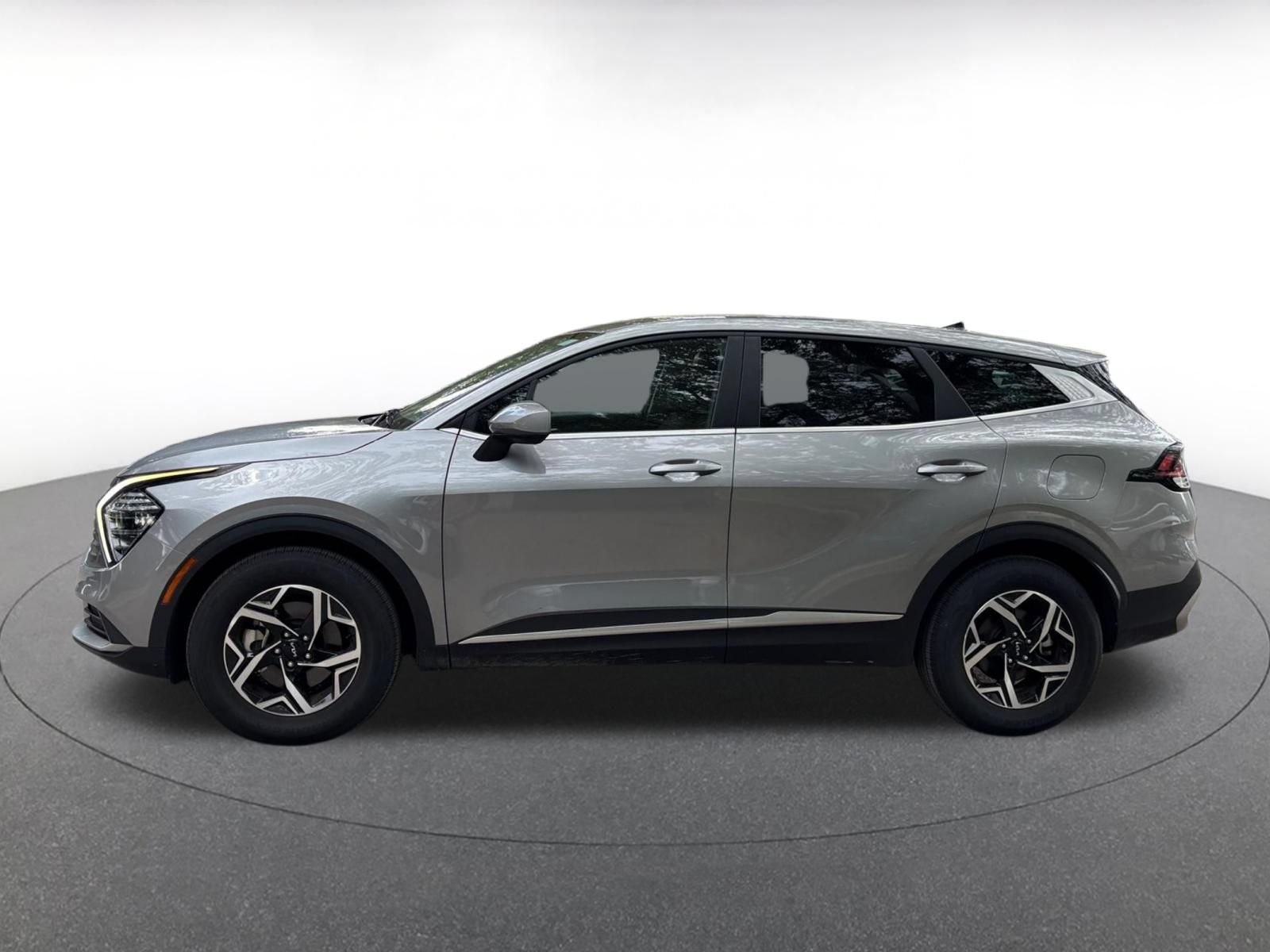 Used 2025 Kia Sportage LX FWD image 10