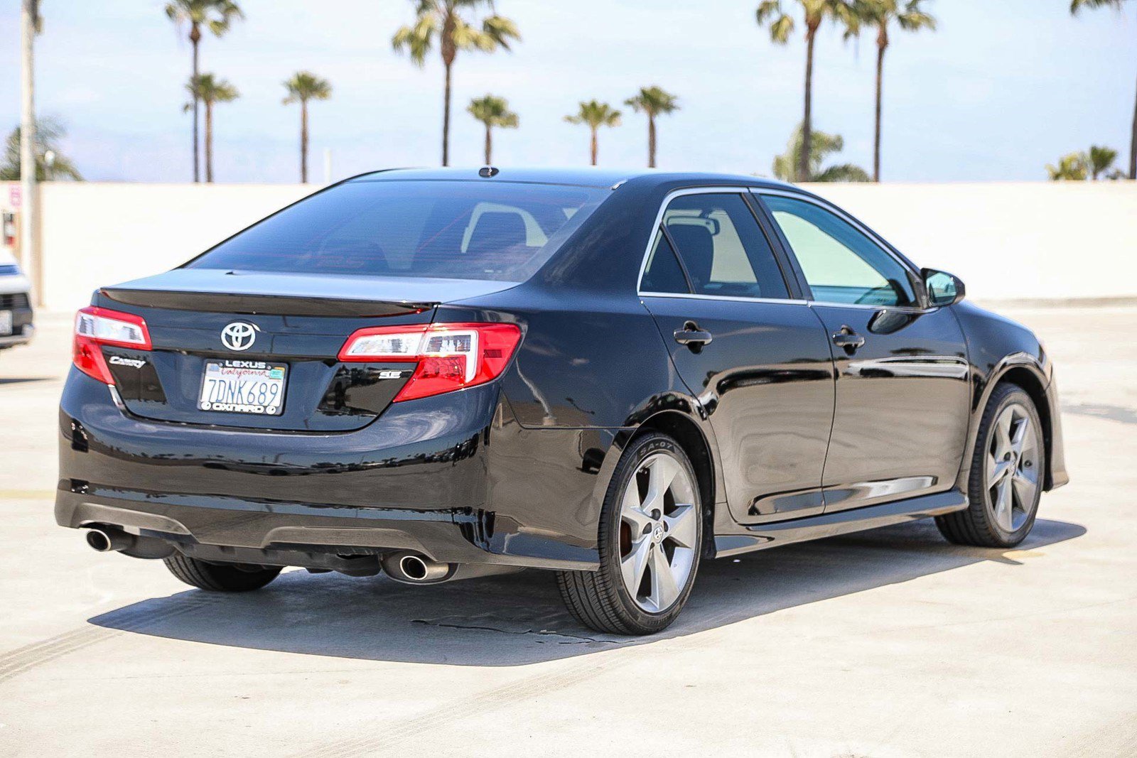 Used 2014 Toyota Camry SE w/ Leather Package FWD image 7