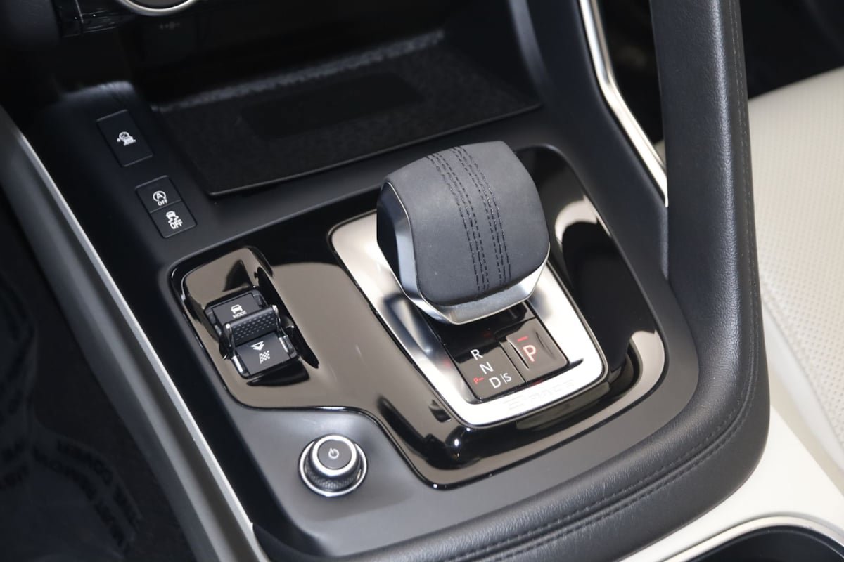 Used 2022 Jaguar E-PACE SE AWD/4WD image 28