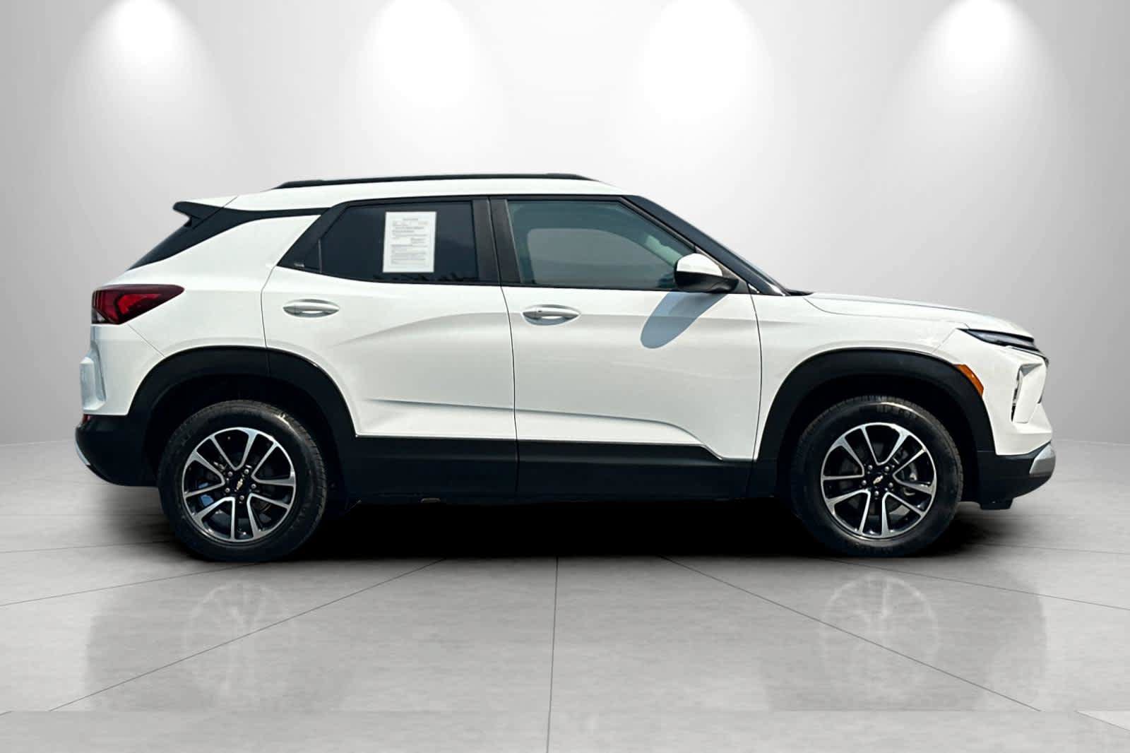 Used 2025 Chevrolet TrailBlazer LT AWD/4WD image 8