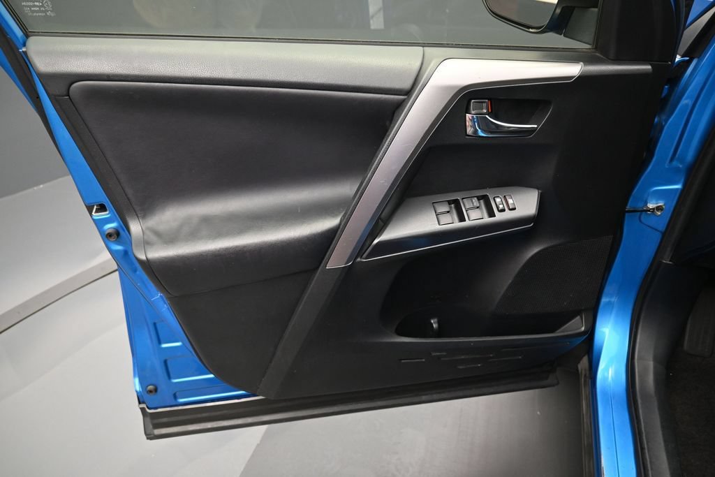 Certified 2016 Toyota RAV4 XLE AWD/4WD image 11