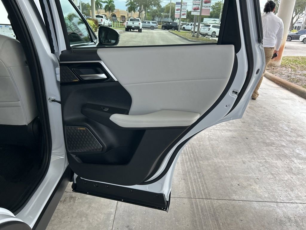 New 2026 Mitsubishi Outlander SE image 30