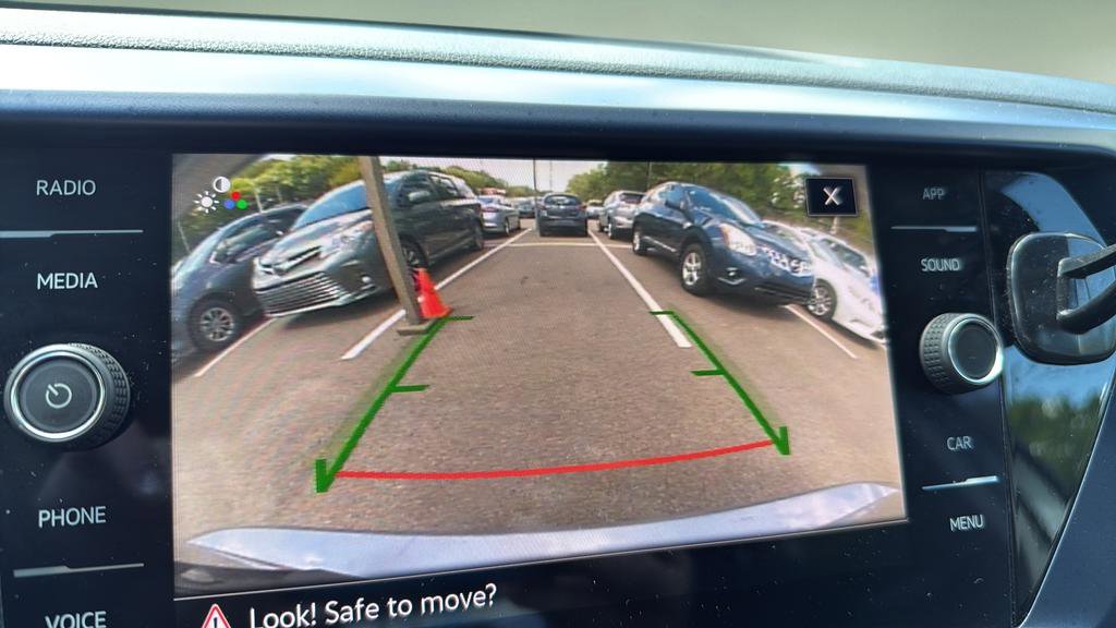 Used 2022 Volkswagen Taos SE image 16