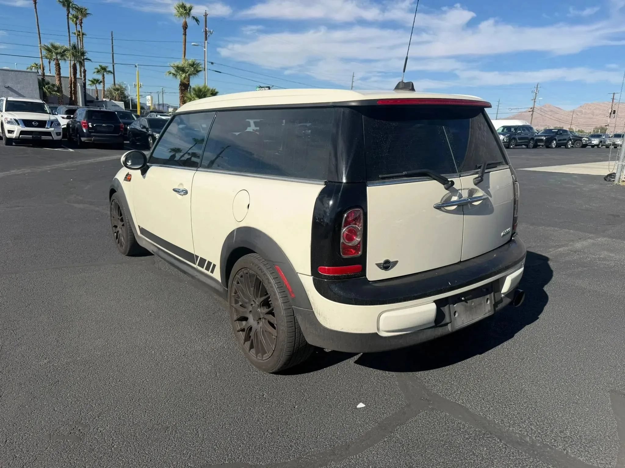 Used 2011 MINI Cooper Clubman FWD image 4