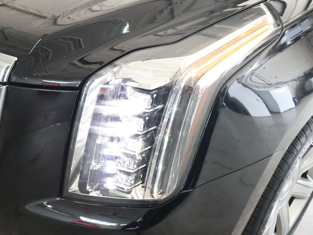 Used 2018 Cadillac Escalade ESV Luxury AWD/4WD image 34