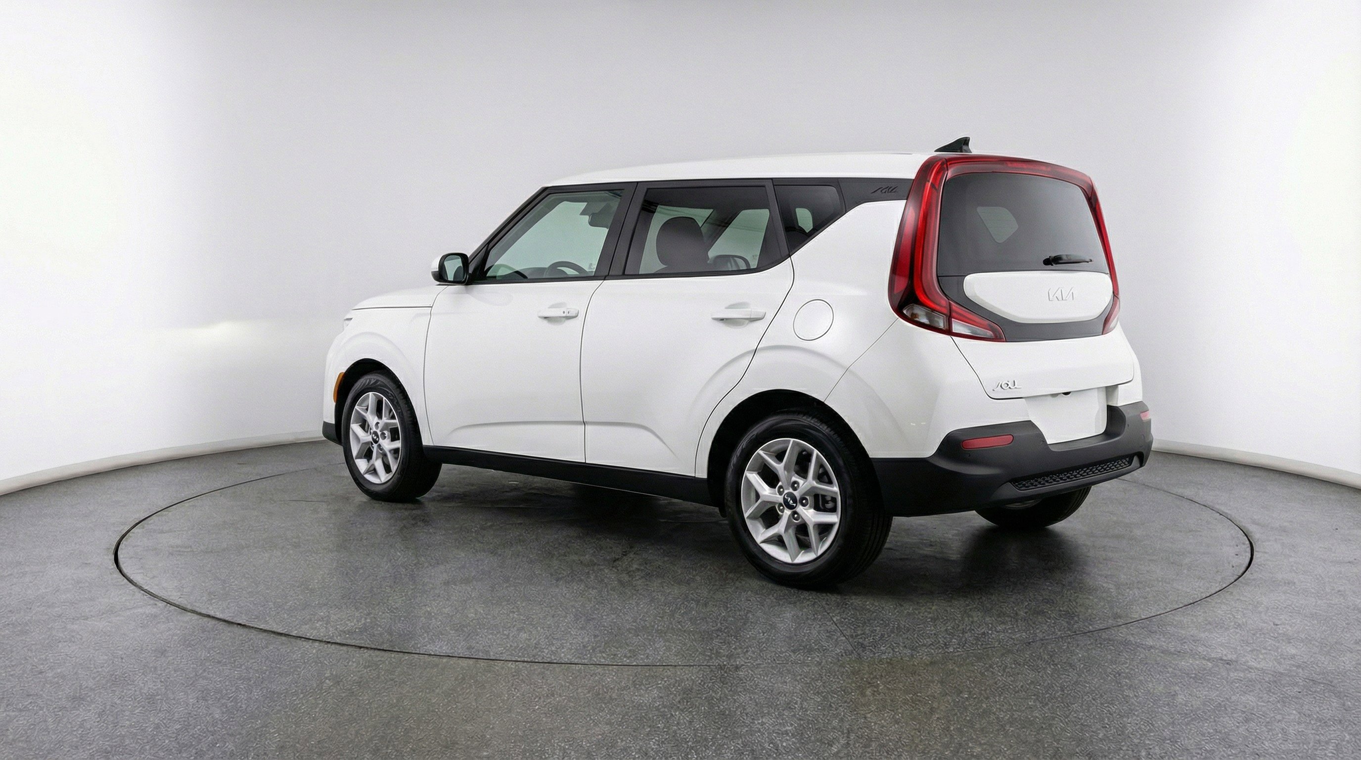 Used 2025 Kia Soul LX w/ LX Technology Package FWD image 6